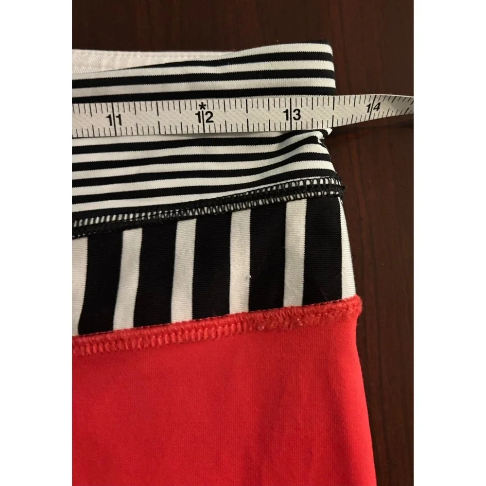 lululemon Womens Sz 6 Red Black White Stripe Capri Legging Athleisure Yoga Gym